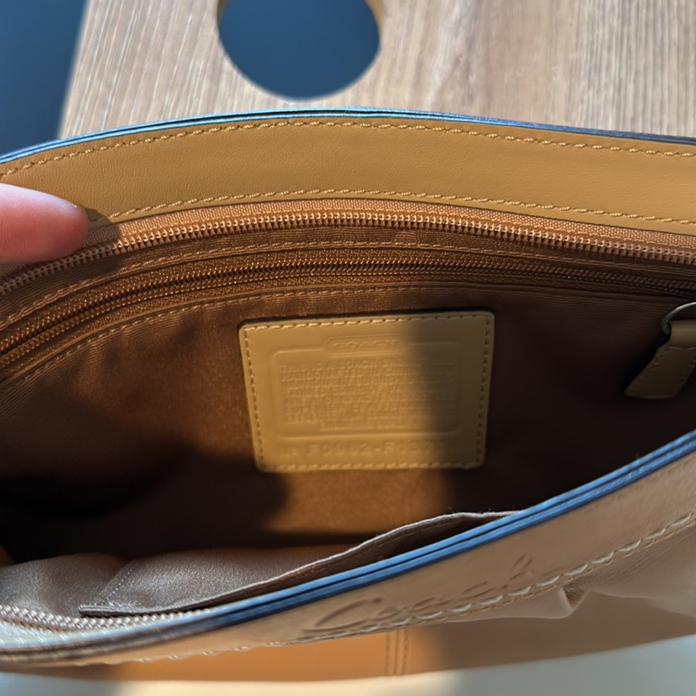 Coach purse - Picture 3 of 4